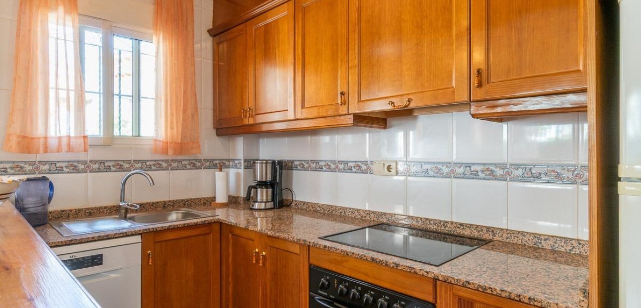 Sale - Villa -
Orihuela Costa - Punta Prima