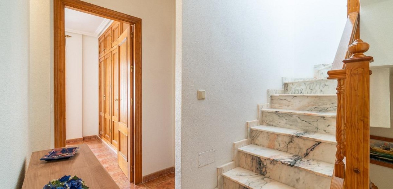 Sale - Villa -
Orihuela Costa - Punta Prima
