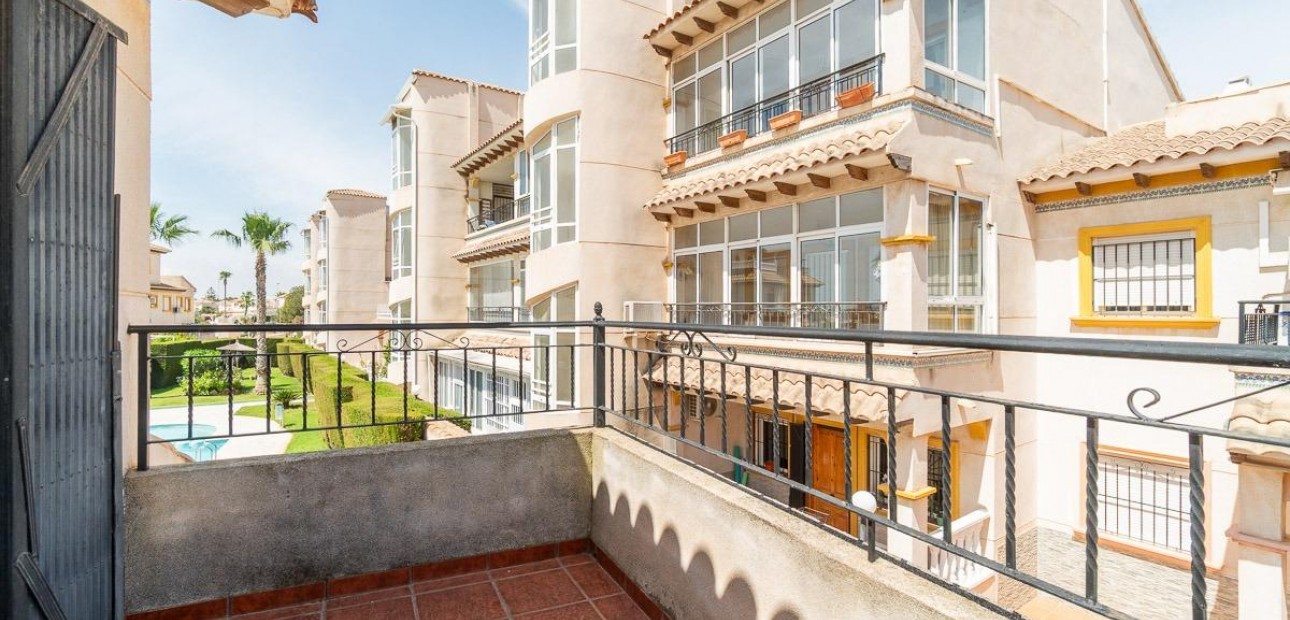 Sale - Villa -
Orihuela Costa - Punta Prima
