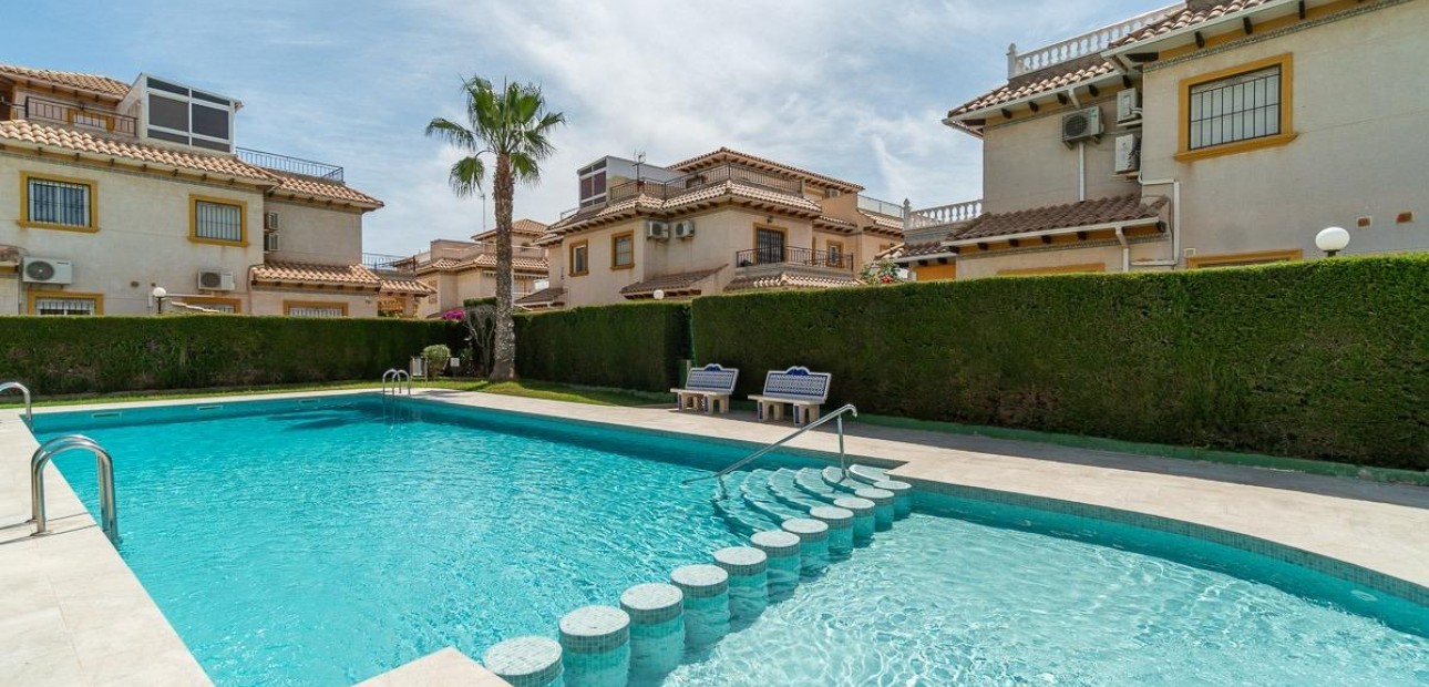 Sale - Villa -
Orihuela Costa - Punta Prima