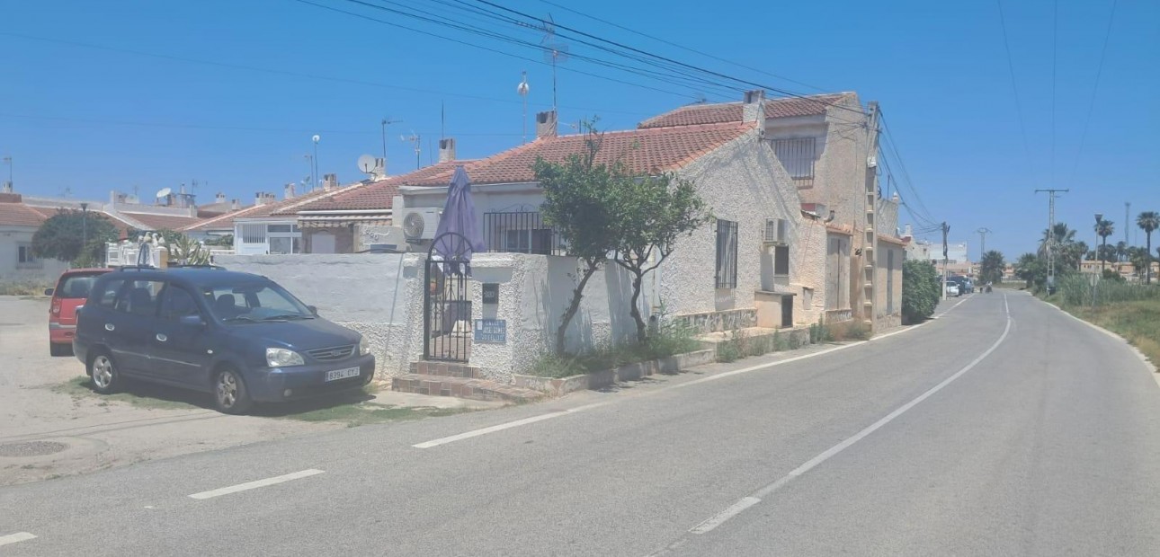Sale - Bungalow -
Torrevieja - Torretas