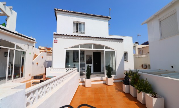 Sale - Detached Villa -
Orihuela Costa - Los Balcones