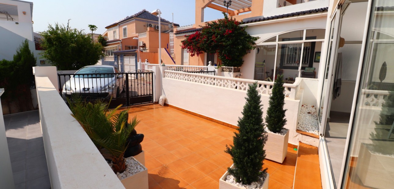Sale - Detached Villa -
Orihuela Costa - Los Balcones