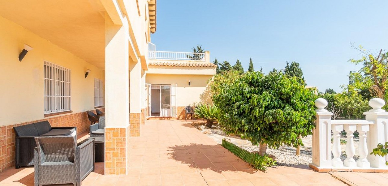 Sale - Villa -
Torrevieja - La Mata