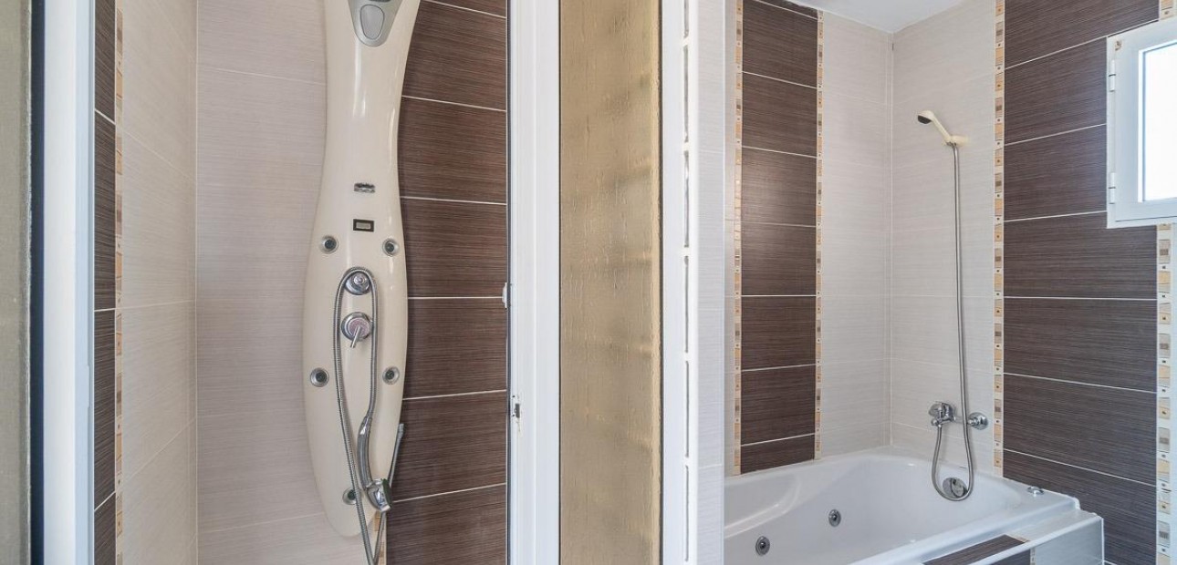 Sale - Villa -
Torrevieja - La Mata