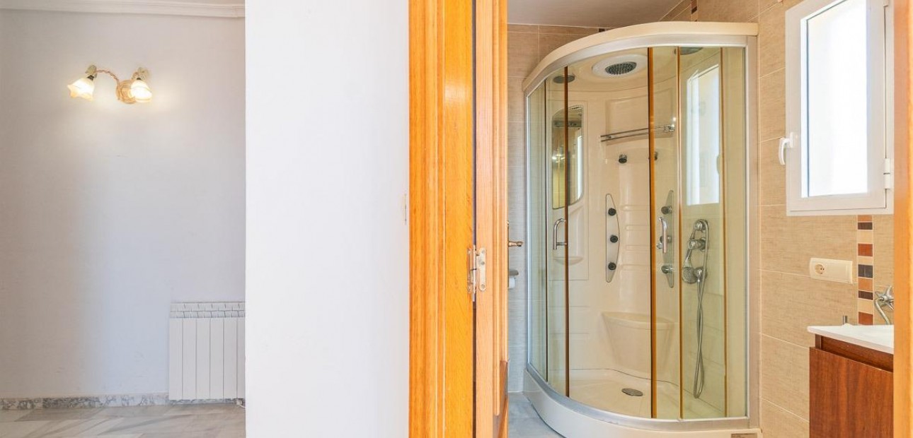 Sale - Villa -
Torrevieja - La Mata