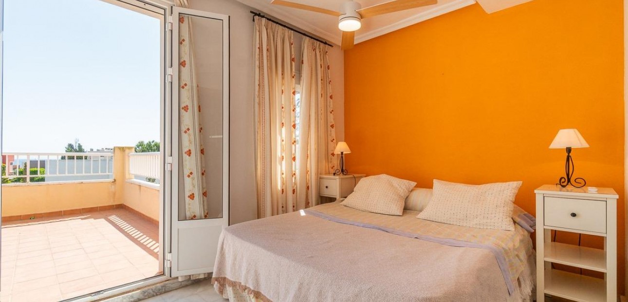 Sale - Villa -
Torrevieja - La Mata