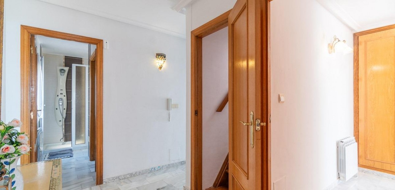 Sale - Villa -
Torrevieja - La Mata