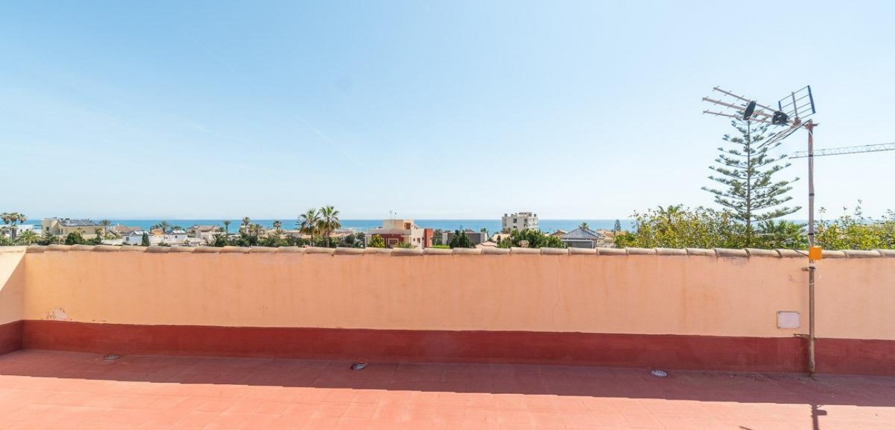 Sale - Villa -
Torrevieja - La Mata