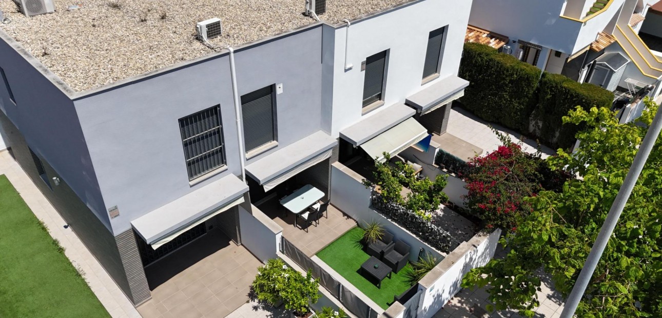 Sale - Terraced house -
Pilar de la Horadada - El Mojón