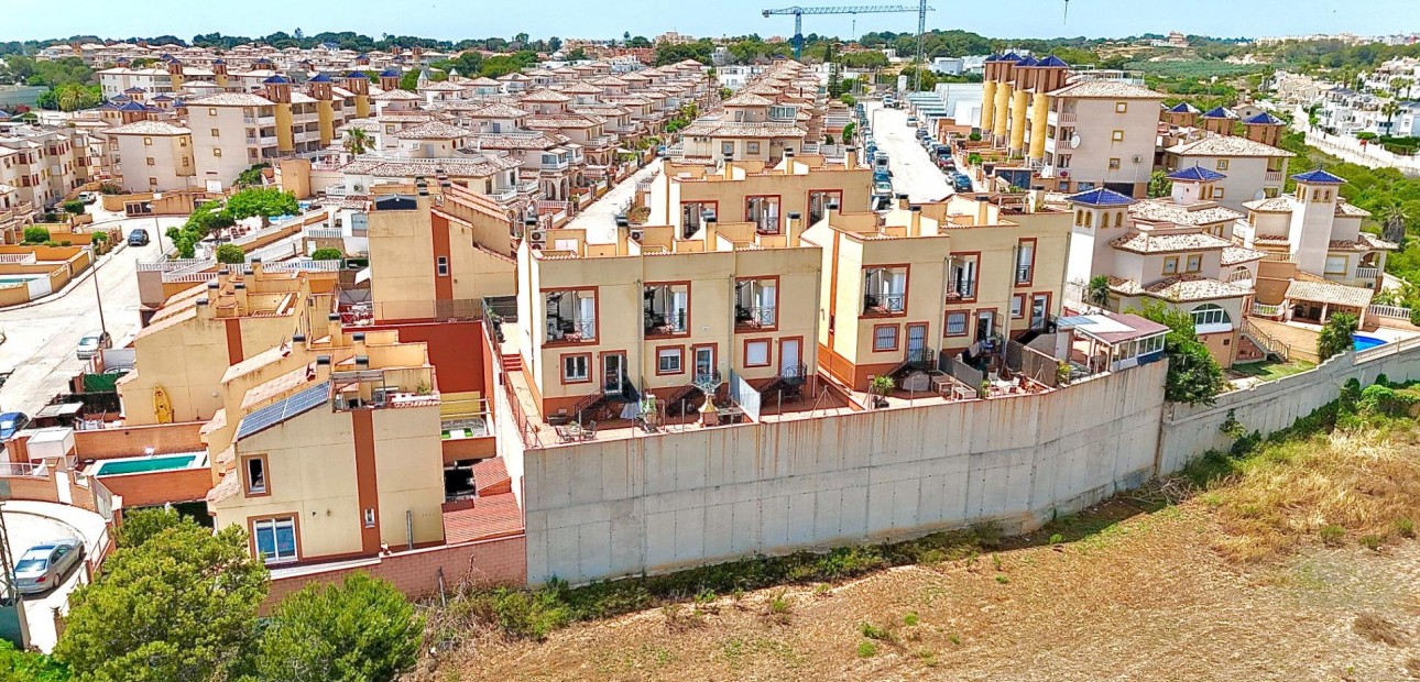 Venta - Terraced house -
Cabo Roig