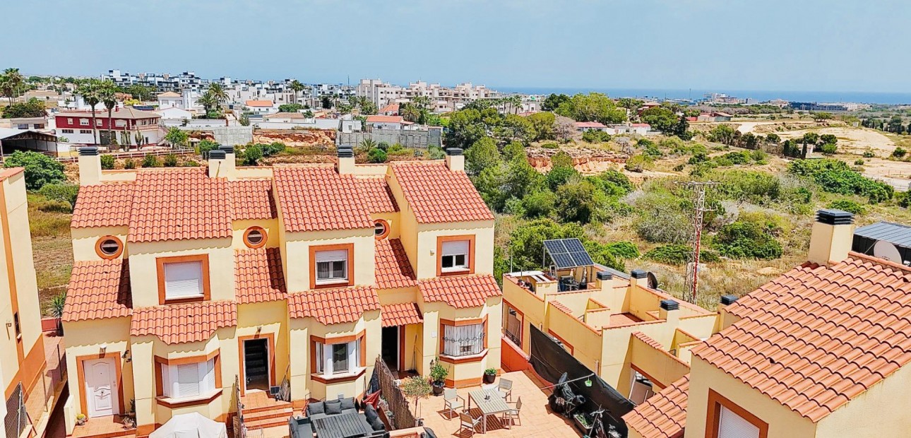 Venta - Terraced house -
Cabo Roig