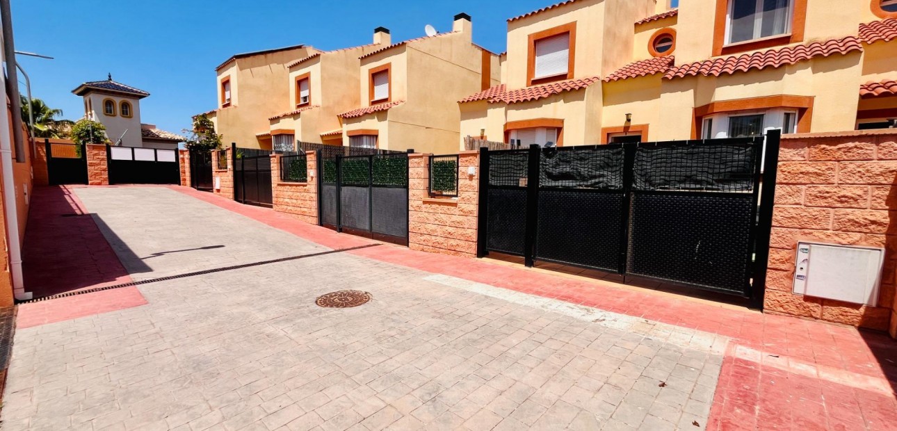 Venta - Terraced house -
Cabo Roig