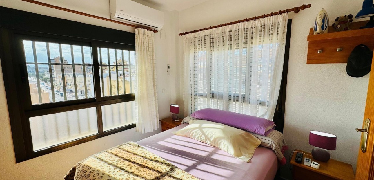 Sale - Apartment / flat -
Torrevieja - La Mata