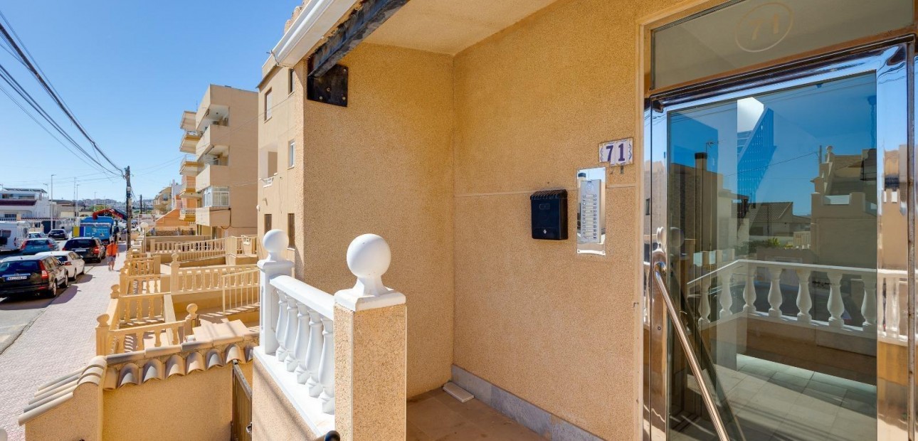 Sale - Apartment / flat -
Torrevieja - La Mata