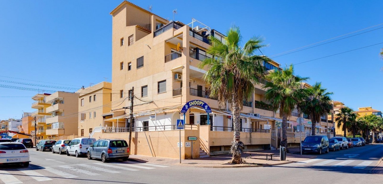 Sale - Apartment / flat -
Torrevieja - La Mata
