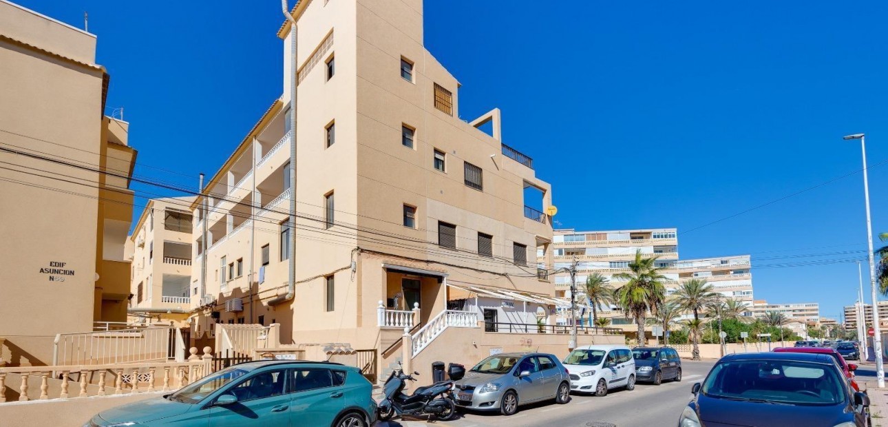 Sale - Apartment / flat -
Torrevieja - La Mata