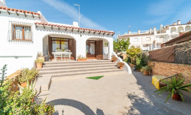 Herverkoop - Villa -
Orihuela Costa - Punta Prima
