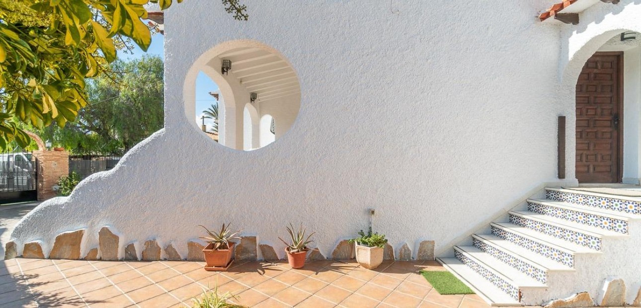 Herverkoop - Villa -
Orihuela Costa - Punta Prima