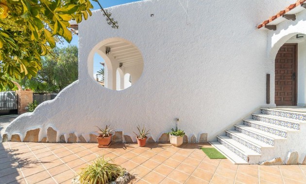 Herverkoop - Villa -
Orihuela Costa - Punta Prima