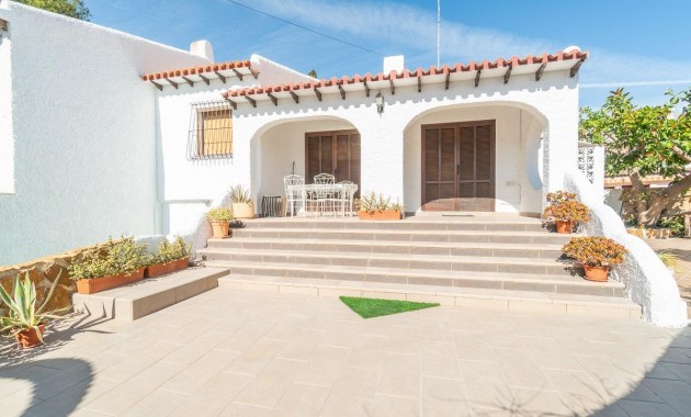 Herverkoop - Villa -
Orihuela Costa - Punta Prima