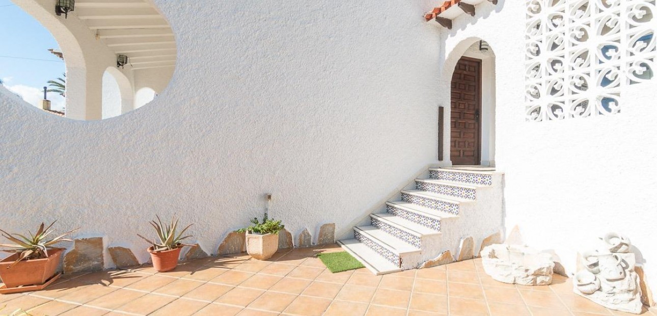 Herverkoop - Villa -
Orihuela Costa - Punta Prima