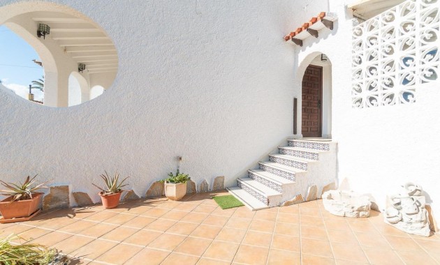 Herverkoop - Villa -
Orihuela Costa - Punta Prima