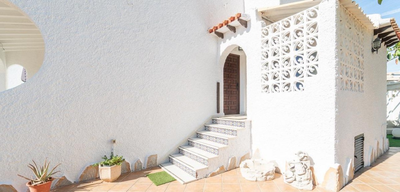 Herverkoop - Villa -
Orihuela Costa - Punta Prima