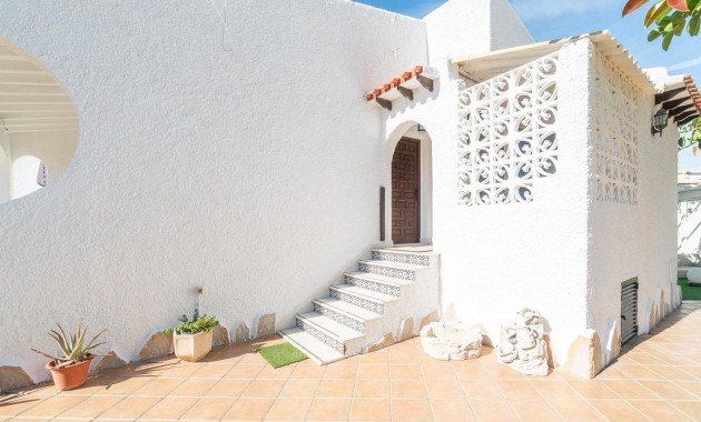 Herverkoop - Villa -
Orihuela Costa - Punta Prima