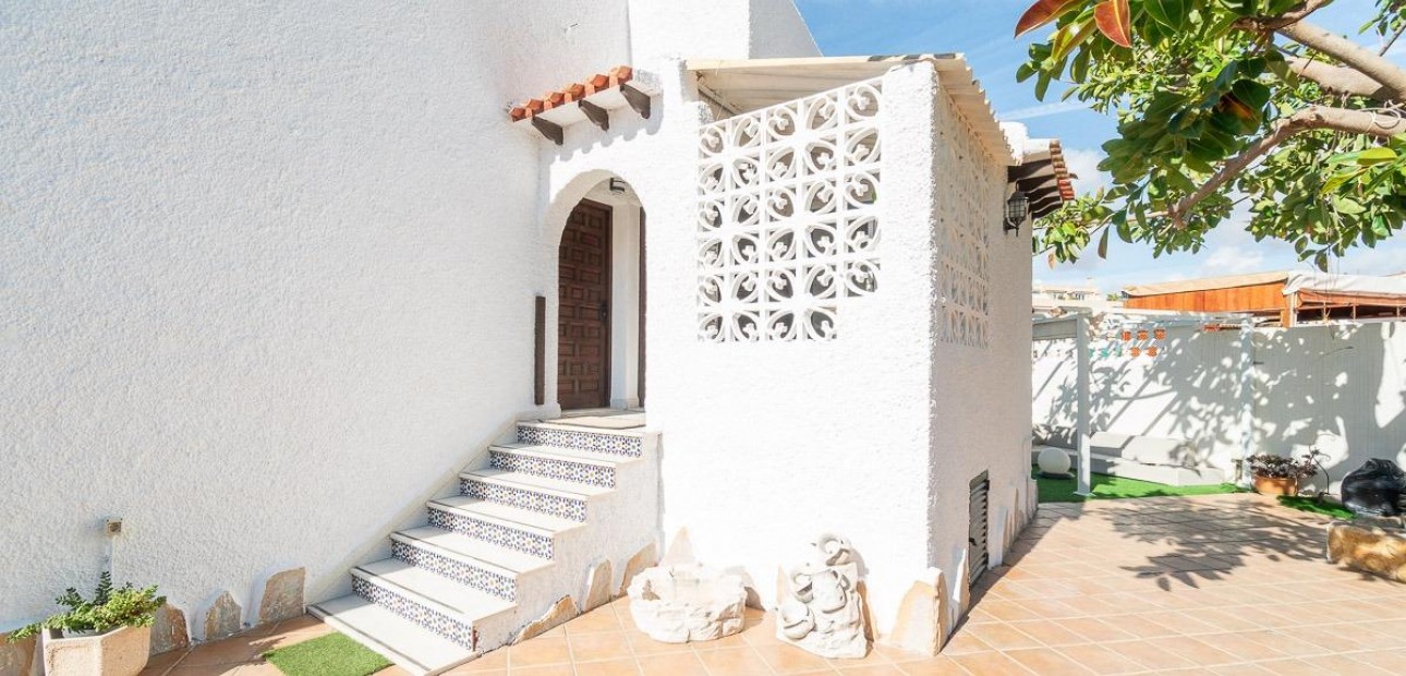 Herverkoop - Villa -
Orihuela Costa - Punta Prima