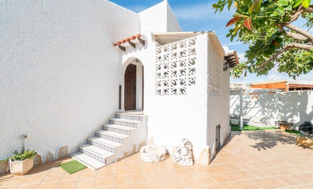 Herverkoop - Villa -
Orihuela Costa - Punta Prima