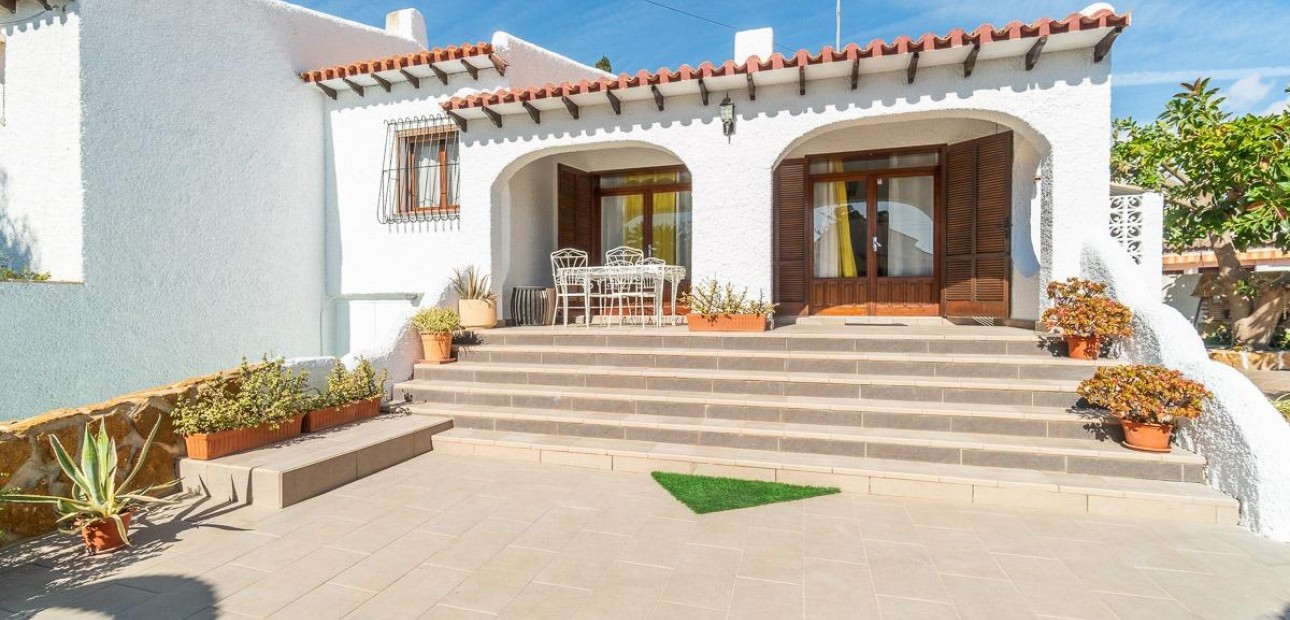 Herverkoop - Villa -
Orihuela Costa - Punta Prima