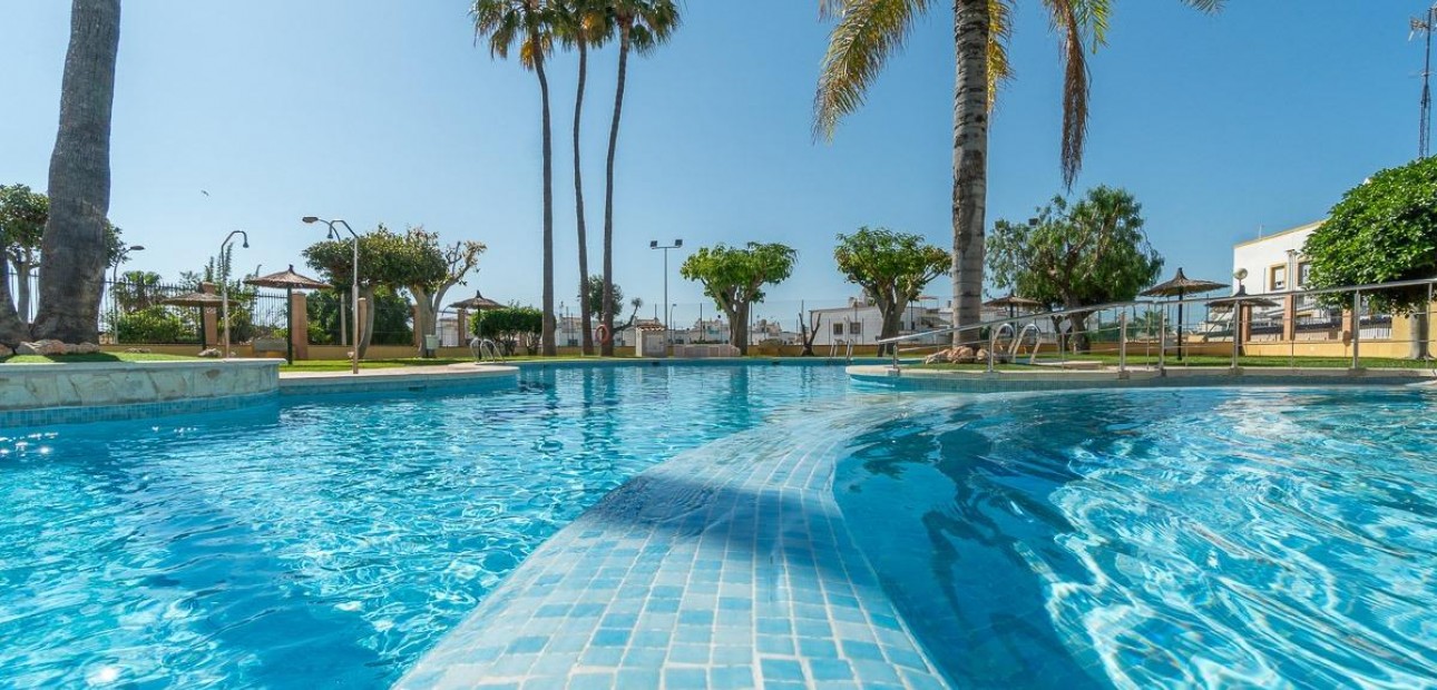 Venta - Bungalow -
Orihuela Costa - La Florida