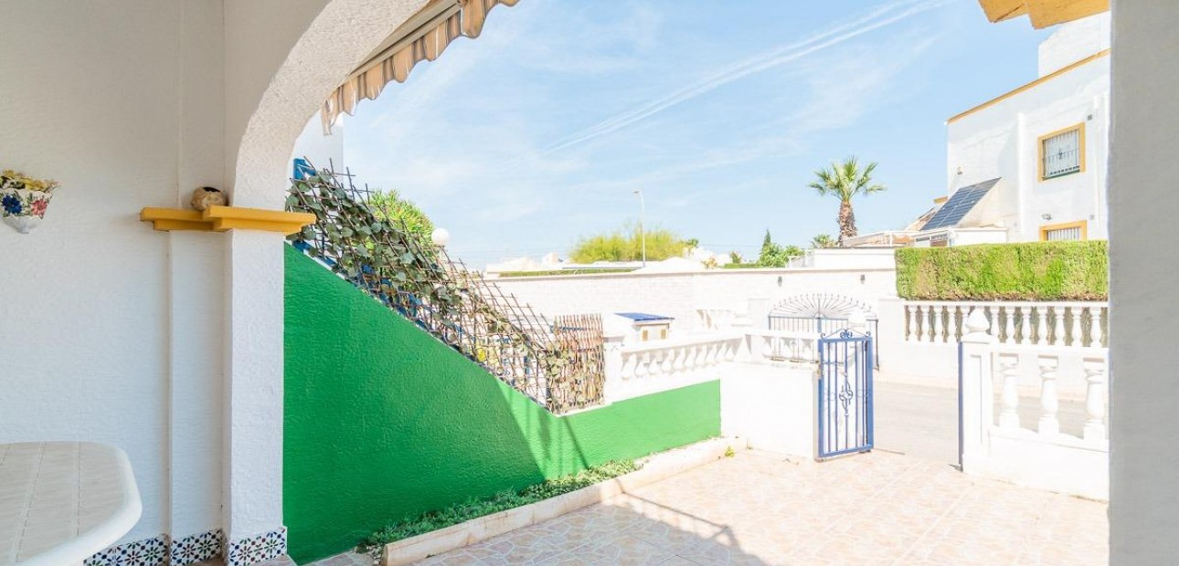 Venta - Bungalow -
Orihuela Costa - La Florida