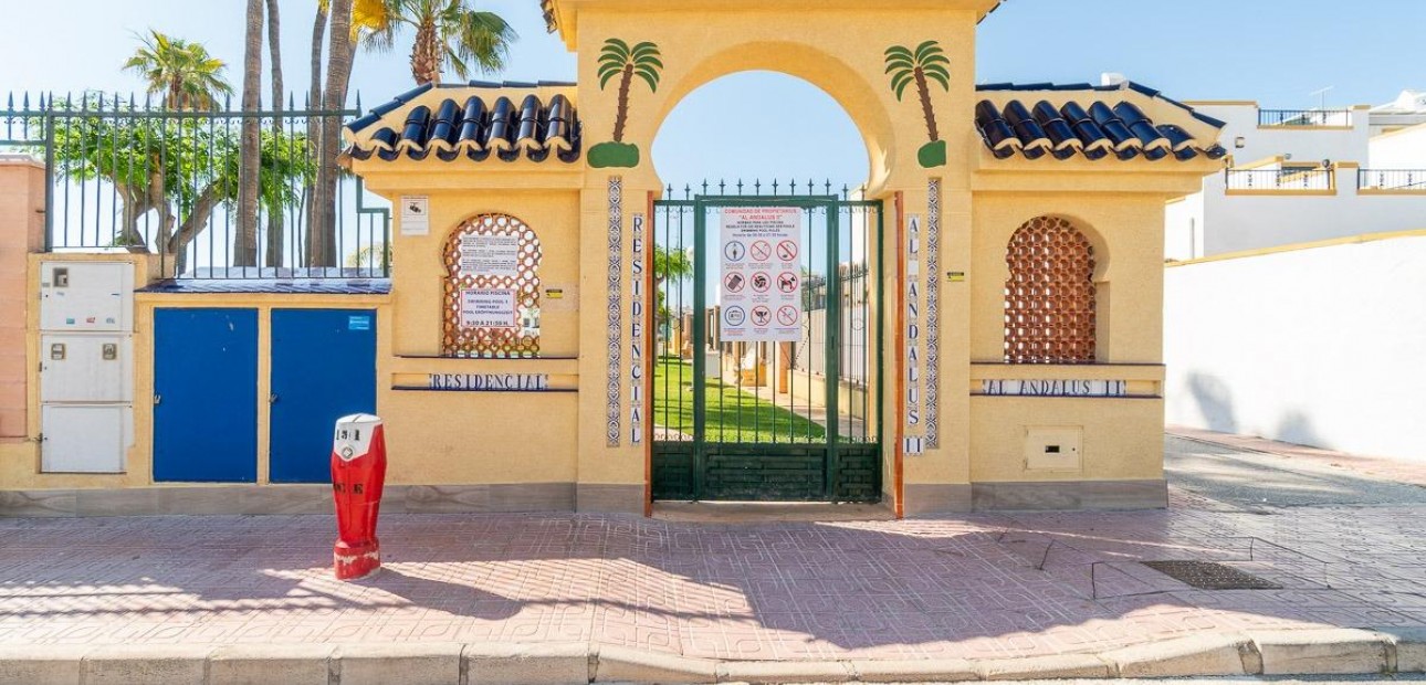 Venta - Bungalow -
Orihuela Costa - La Florida