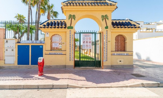 Venta - Bungalow -
Orihuela Costa - La Florida