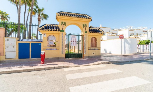 Venta - Bungalow -
Orihuela Costa - La Florida
