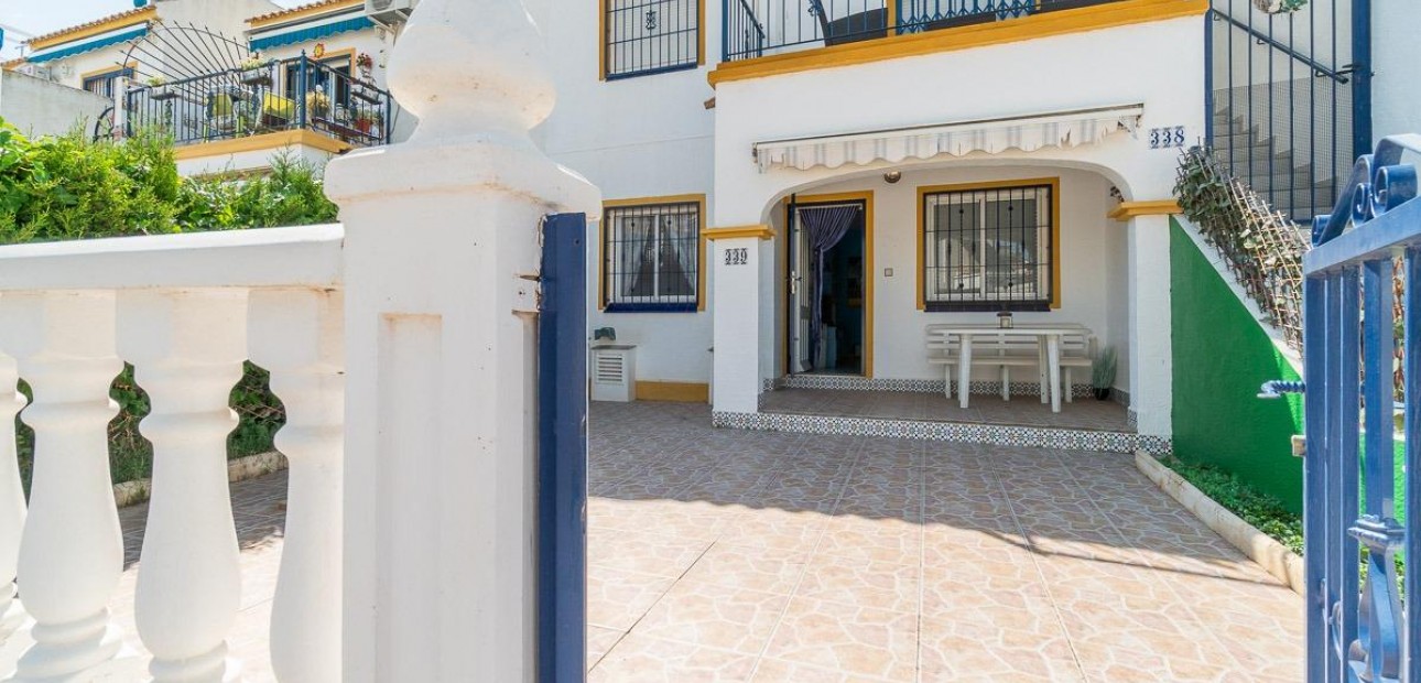Venta - Bungalow -
Orihuela Costa - La Florida