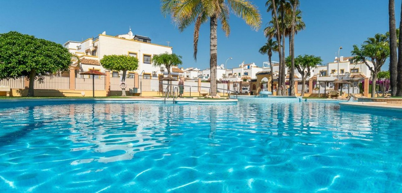 Venta - Bungalow -
Orihuela Costa - La Florida