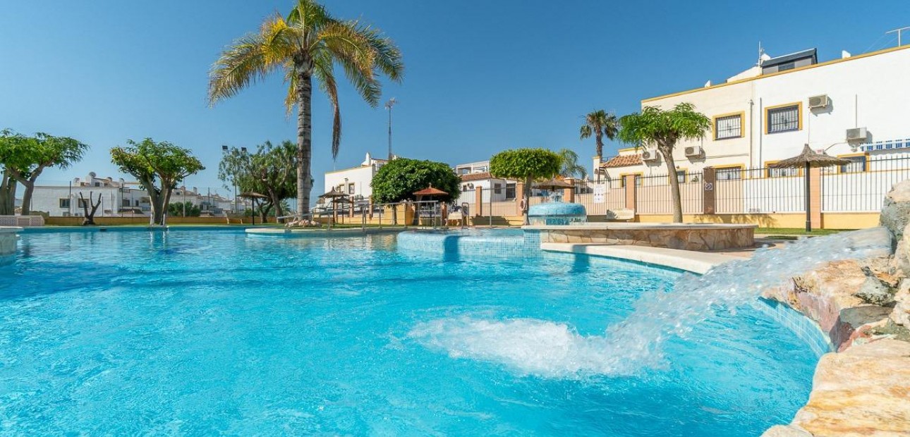 Venta - Bungalow -
Orihuela Costa - La Florida