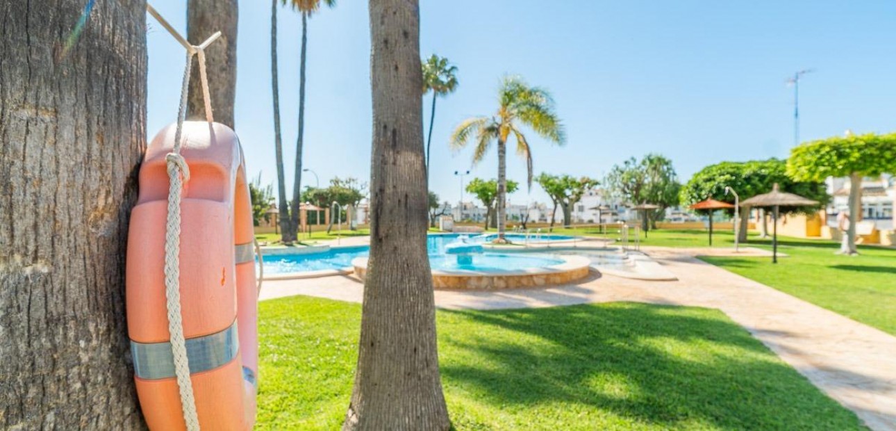 Venta - Bungalow -
Orihuela Costa - La Florida