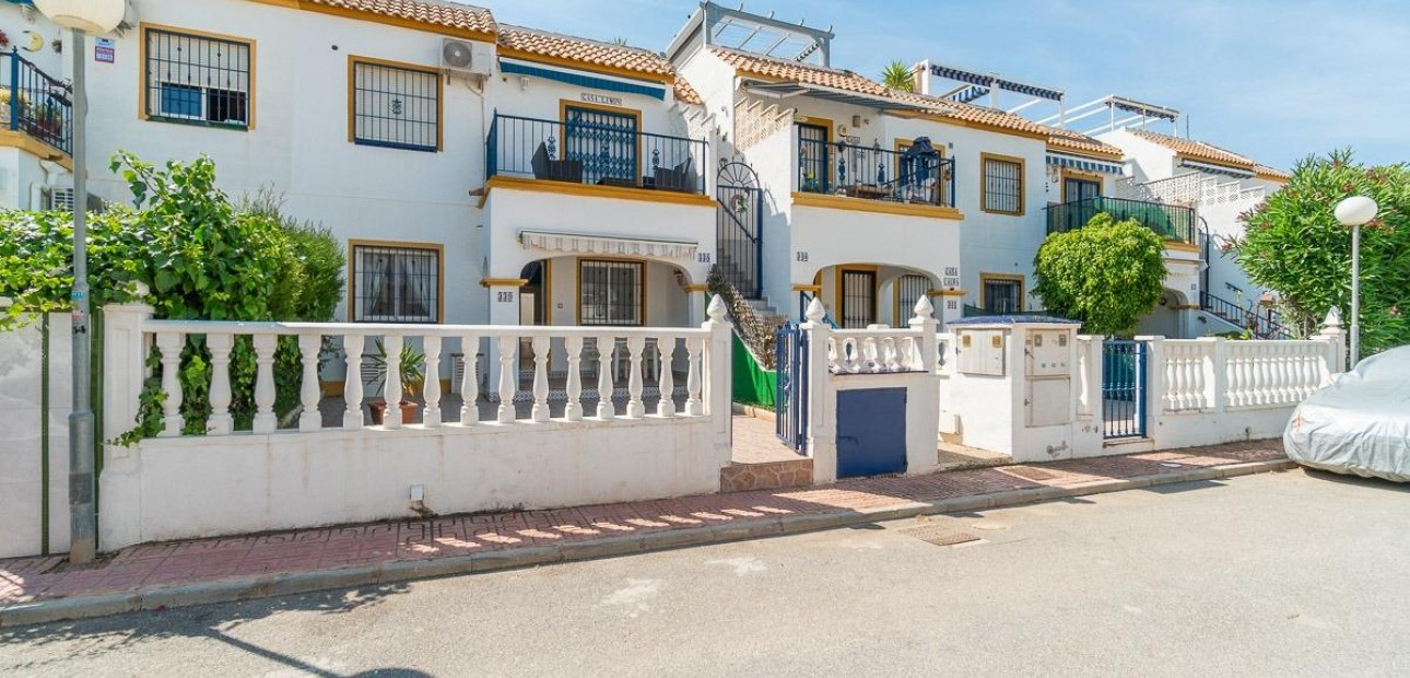 Venta - Bungalow -
Orihuela Costa - La Florida