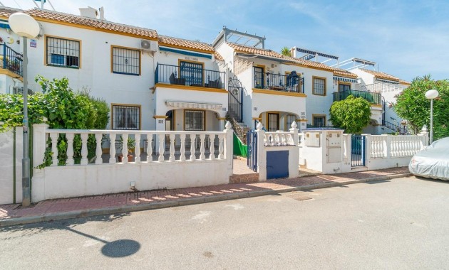 Venta - Bungalow -
Orihuela Costa - La Florida