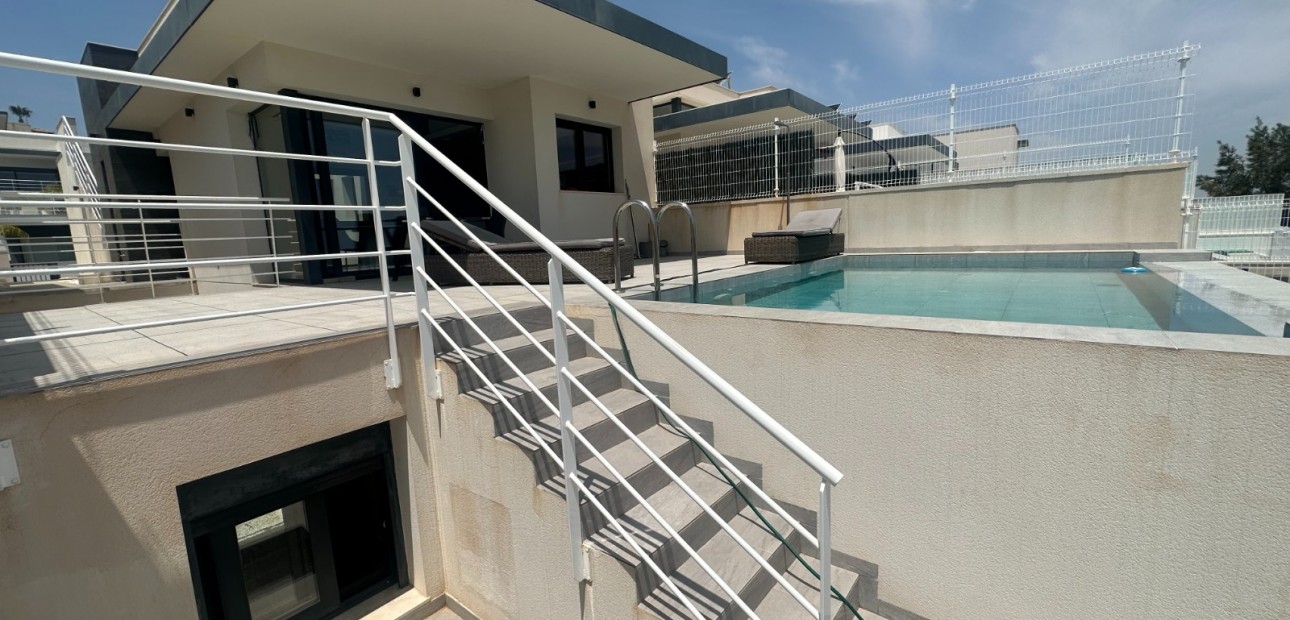 Venta - Villa -
San Miguel de Salinas - San Miguel Salinas
