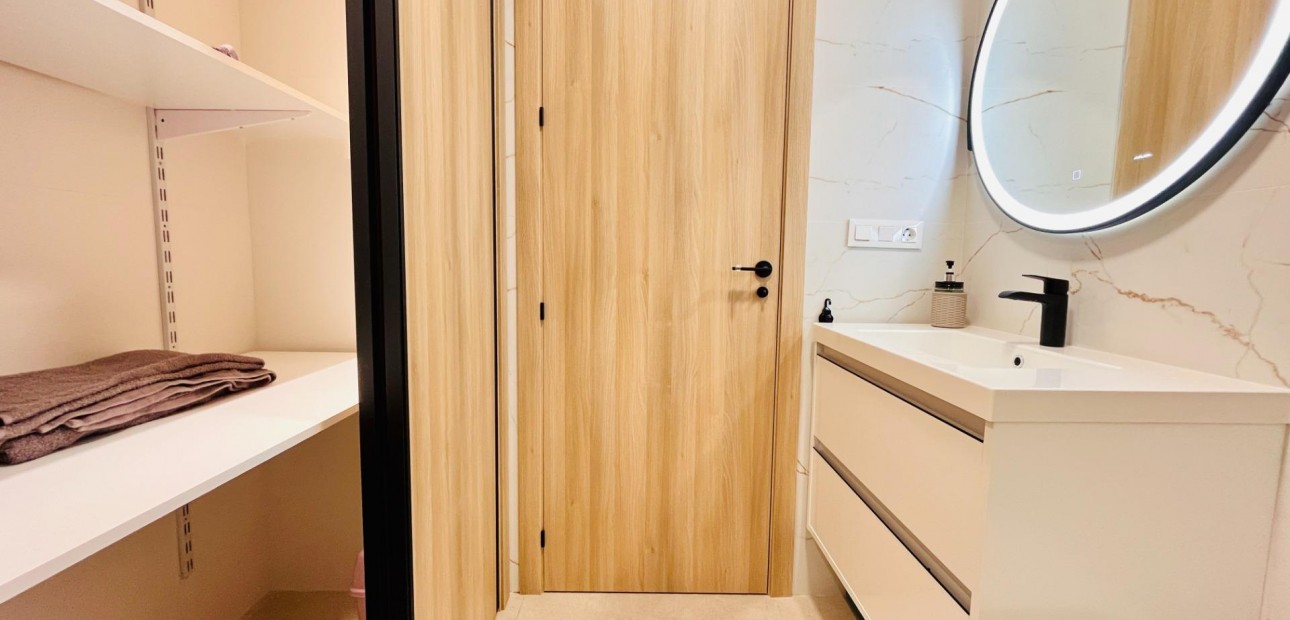 Venta - Apartamento / piso -
Guardamar del Segura - Puerto Deportivo