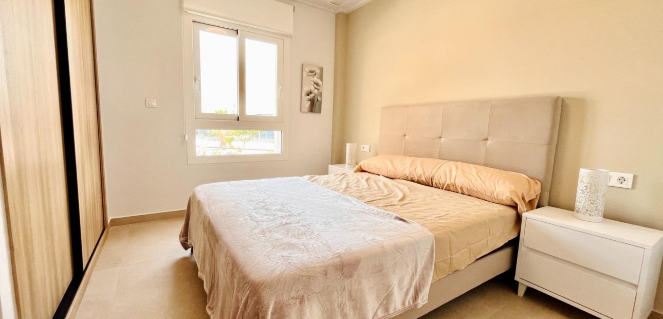 Venta - Apartamento / piso -
Guardamar del Segura - Puerto Deportivo