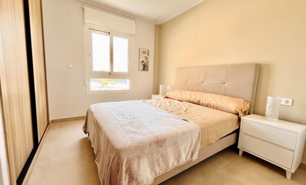 Venta - Apartamento / piso -
Guardamar del Segura - Puerto Deportivo