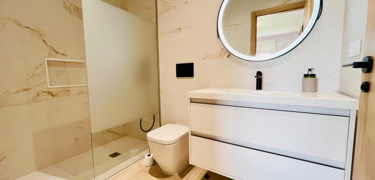 Venta - Apartamento / piso -
Guardamar del Segura - Puerto Deportivo