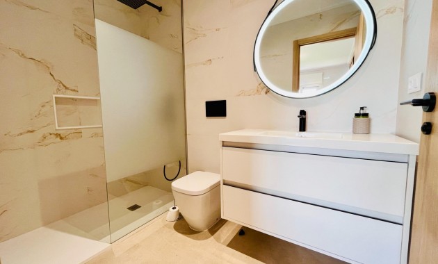 Venta - Apartamento / piso -
Guardamar del Segura - Puerto Deportivo