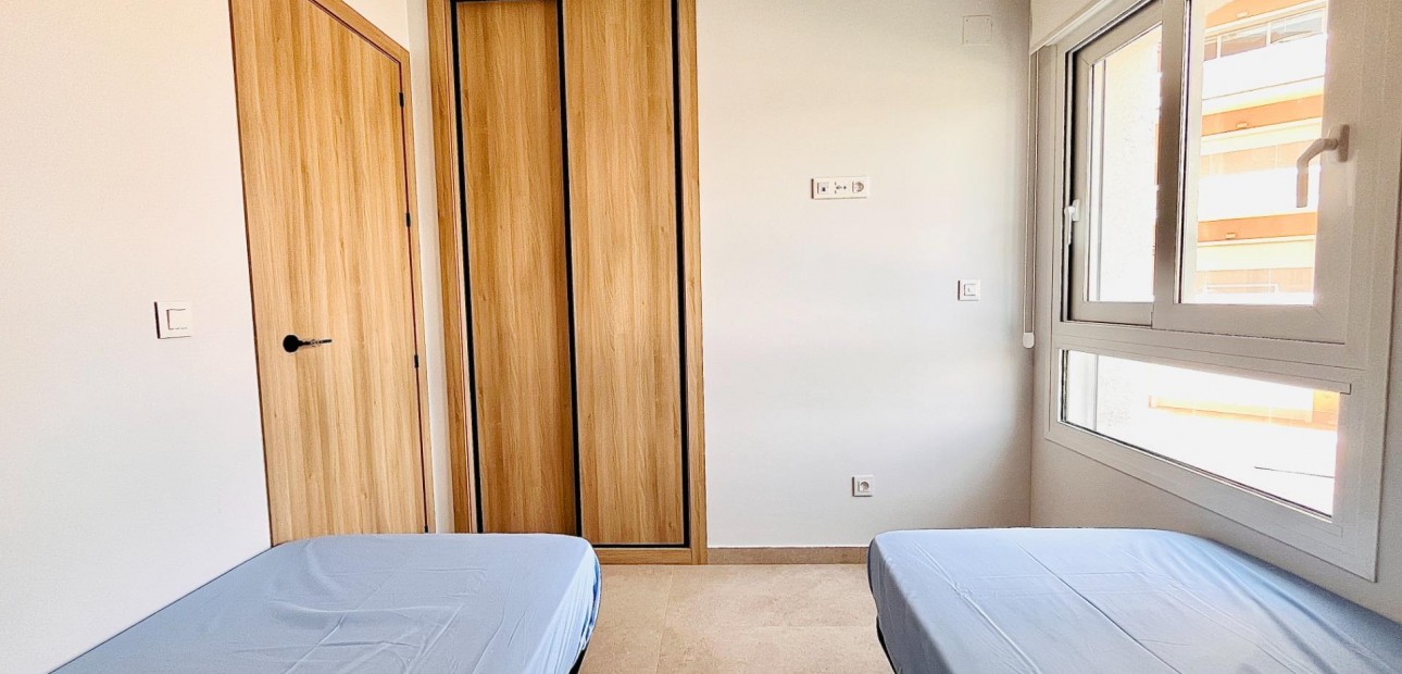 Venta - Apartamento / piso -
Guardamar del Segura - Puerto Deportivo